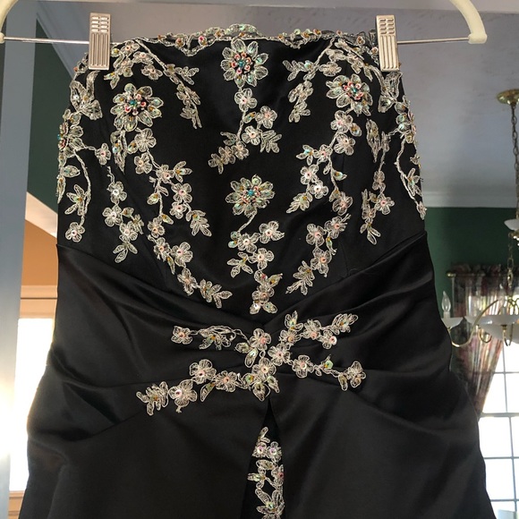 Prom dress/Formal - Picture 2 of 3